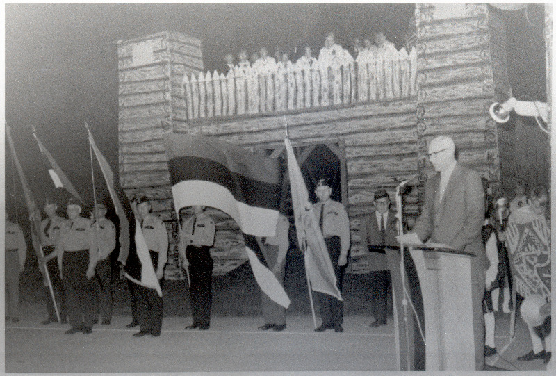 Võidupüha ja jaanipäeva tähistamine  Eesti Külas Long Islandil.
