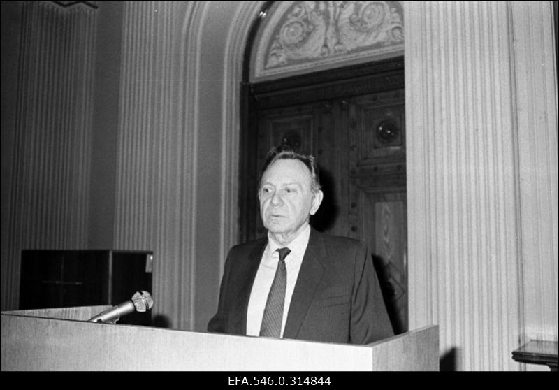 Teaduste Akadeemia presidendi valimised. (Jätkab Karl Rebane.)