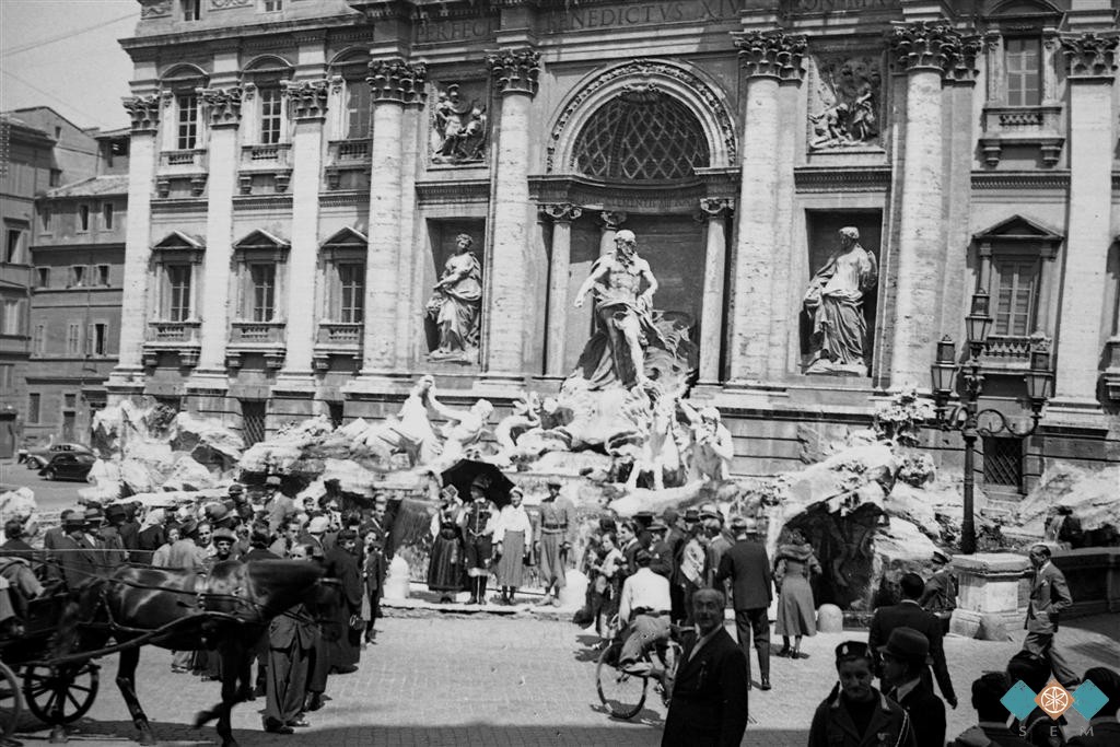 Po slovensko pred Fontano di Trevi 1934 - lang