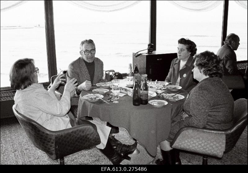 KM tööeesrindlaste kokkutulek "Olümpia keskuses".