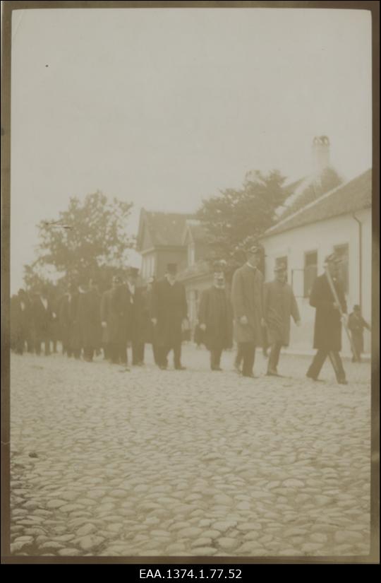 Saaremaa rüütelkonna maapäeva-eelne pidulik rongkäik Laurentiuse kirikusse