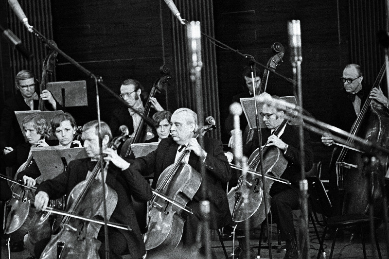 Esimeses kvadrofoonilises saates Eesti Raadios esineb Eesti NSV Riiklik Sümfooniaorkester.