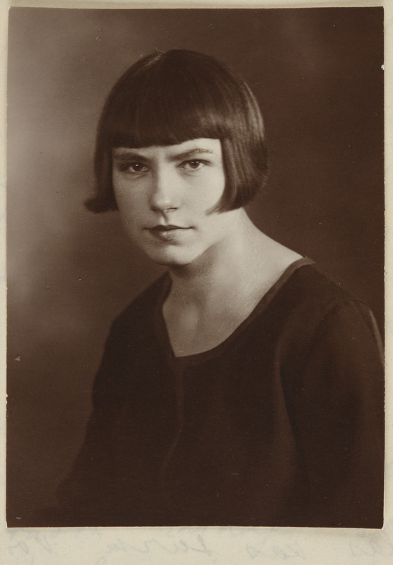 Eesti üliõpilaste seltsi "Veljesto" liige linda Leeman, portreefoto