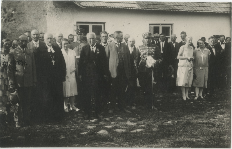 Riigivanem J. Teemant Kambja seltskonnategelaste keskel