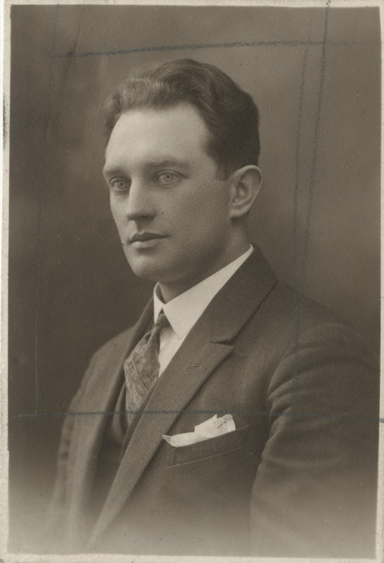 Omavalitsustegelane Peeter Pahksep, portreefoto1930