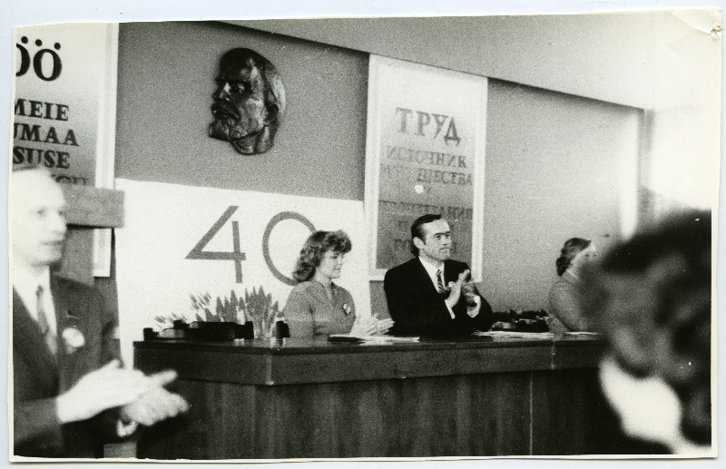 Veteranide autasustamine 1985. aastal Tartus, foto presiidiumist