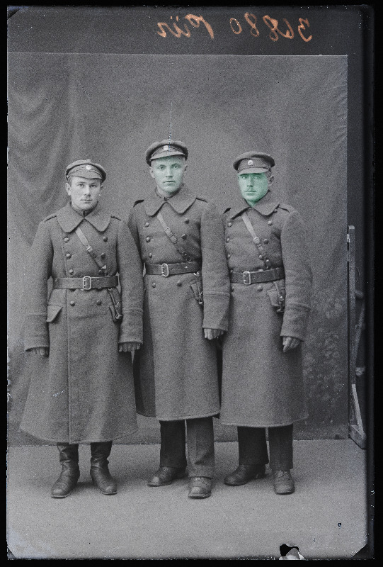 Grupp sõjaväelasi, (foto tellija Piir).
