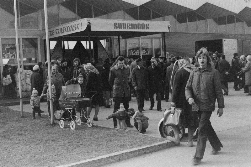 Harju Tarbijate Kooperatiivi maieelne suurmüük Sakus.