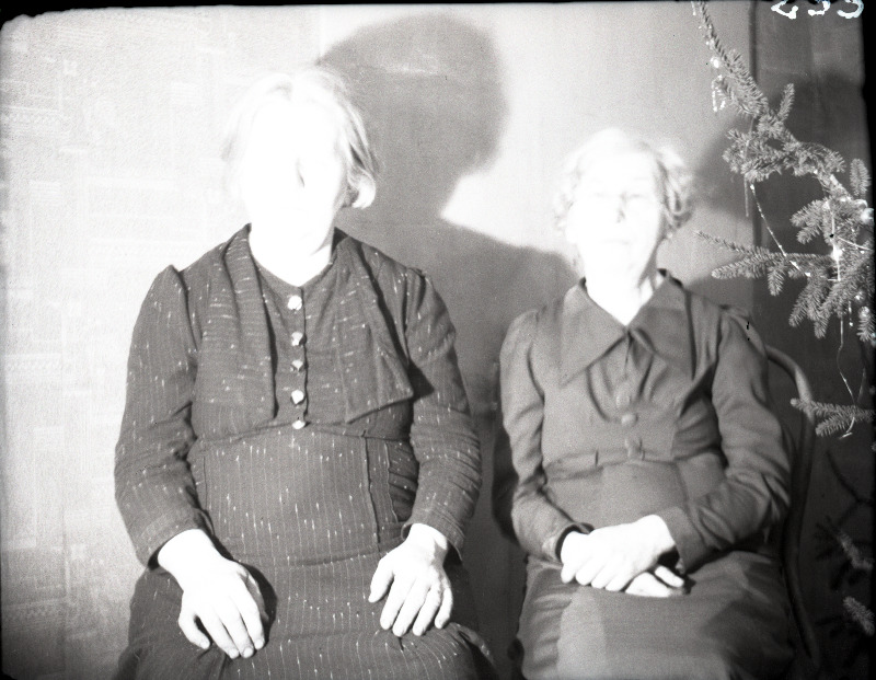 Mamma ja preili Ida.