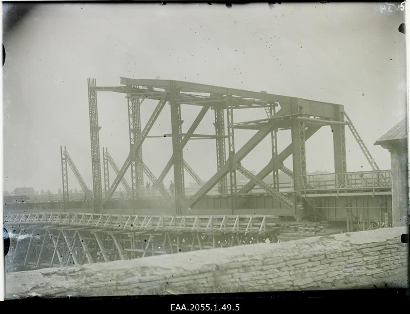 Ehitusjärgus Narva raudteesild