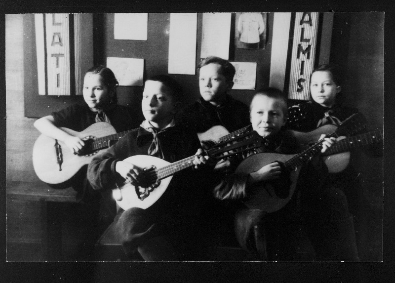 Viljandi Pioneeride Maja muusikaring.