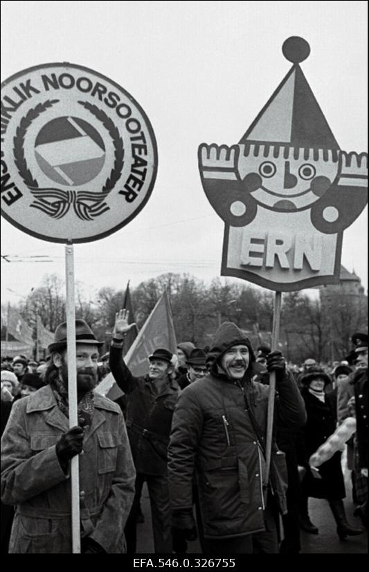 Oktoobrirevolutsioonile pühendatud demonstratsioon.