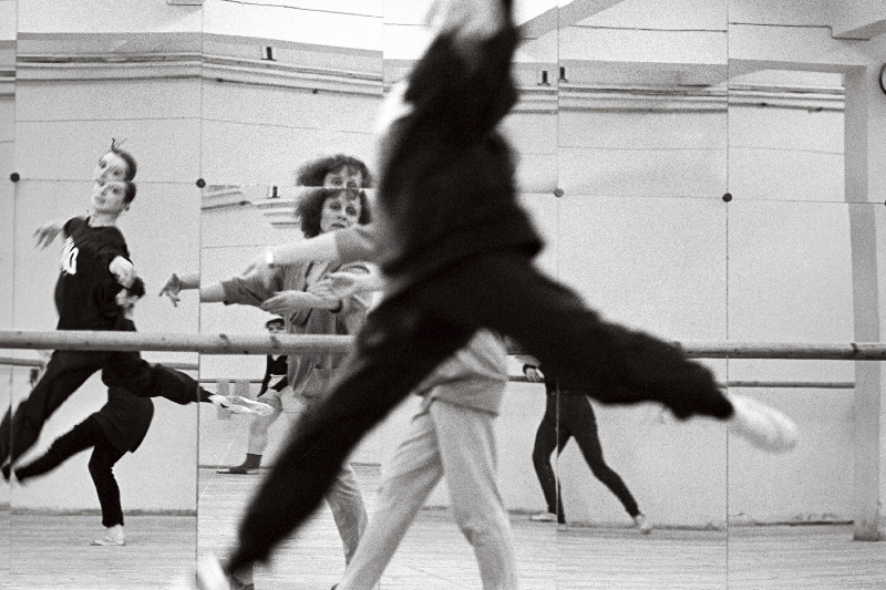 Kaie Kõrb spordiriietes harjutussaalis.