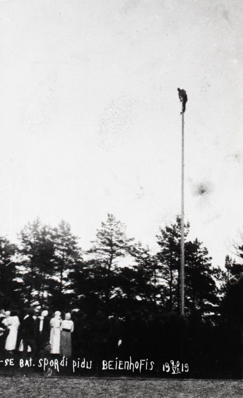 Vabadussõda. 2.Jalaväepolgu 2.pataljoni spordipidu Beijenhofi mõisas (Bejas muiža). Postironimine.