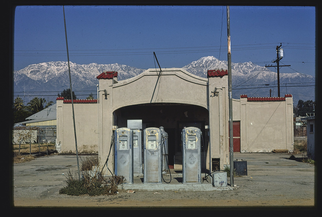 Richfield Gas, Route 66, Cucamonga, California (LOC)