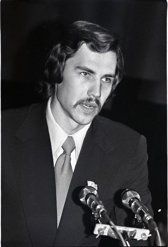 ELKNÜ XVIII kongressil esineb sõnavõtuga NSV Liidu võrkpallikoondise mängija Tallinna "Kalevi" võrkpallimeeskonna kapten Viljar Loor.