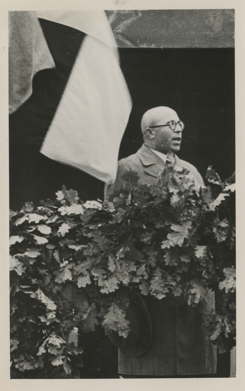 Mihail Tang (ka Mihkel Tang), Eesti politseinik ja Petseri maavanem avamas IX. Petserimaa põllumajanduslikku näitust, foto