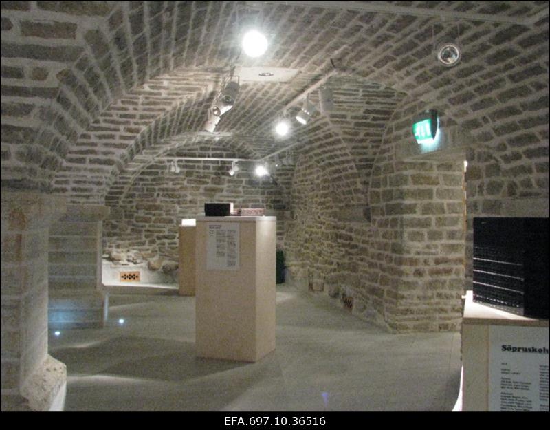 Tartu ülikooli Narva kolledž. Endise börsihoone võlvitud kelder.