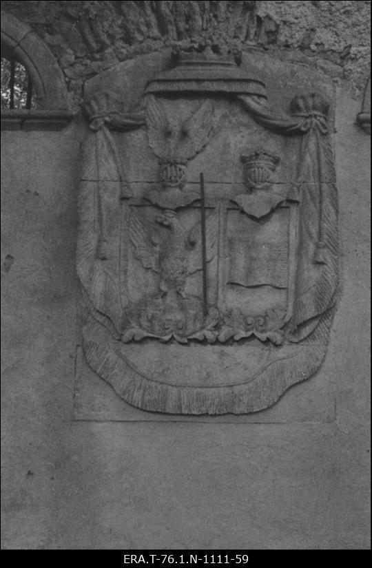 Aderkasi kabel. G. Von Berg'i vapp kabeli vasakpoolsel osal