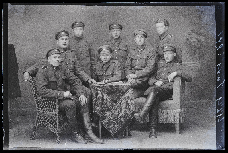 Grupp sõjaväelasi, (foto tellija Täks).