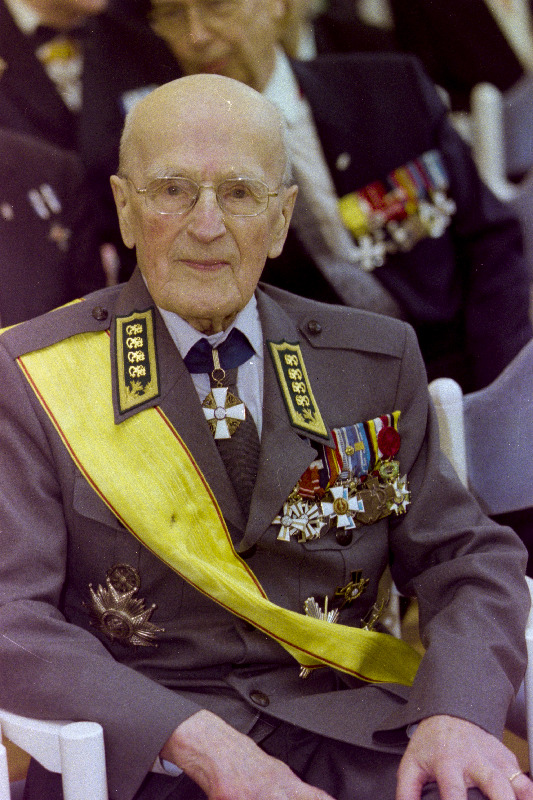 Legendaarne Soome kindral Adolf  Erik Ehrnrooth Soome sõjaveteranide eesti ühenduse pidulikul aktusel Sakala Keskuses.