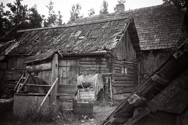 Vana sealaut Kulbilohul Konguta tee 3 kirjanik Ado Reinvaldi kunagises asukohas