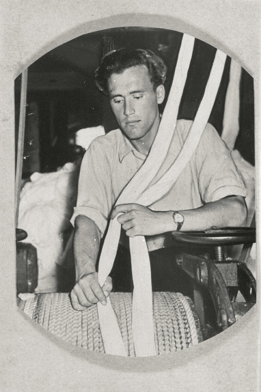 Sindi Tekstiilivabriku 1. Detsember pleegitaja Martin Miilberg tuli Eesti NSV I noorsoofestivalil esikohale bassilauljana.