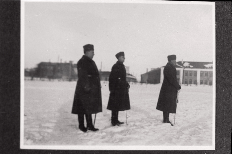 Eesti Vabariigi Scoutspataljoni ülem kolonelleitnant E. Jürmann jt. pataljoni 13. aastapäeva paraadil.