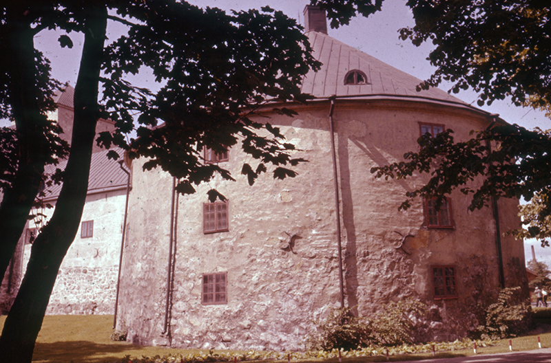 Turun linna, esilinna, pyöreä torni kaakosta; ulkokuva