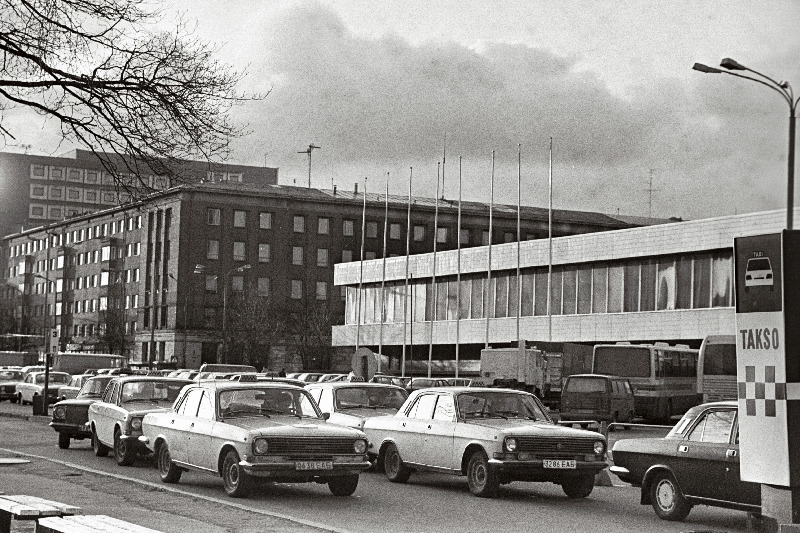 Takso kliendi ootel.