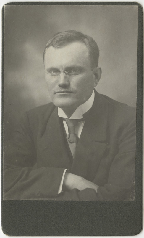 Kirjanik Jaan Lindrop
