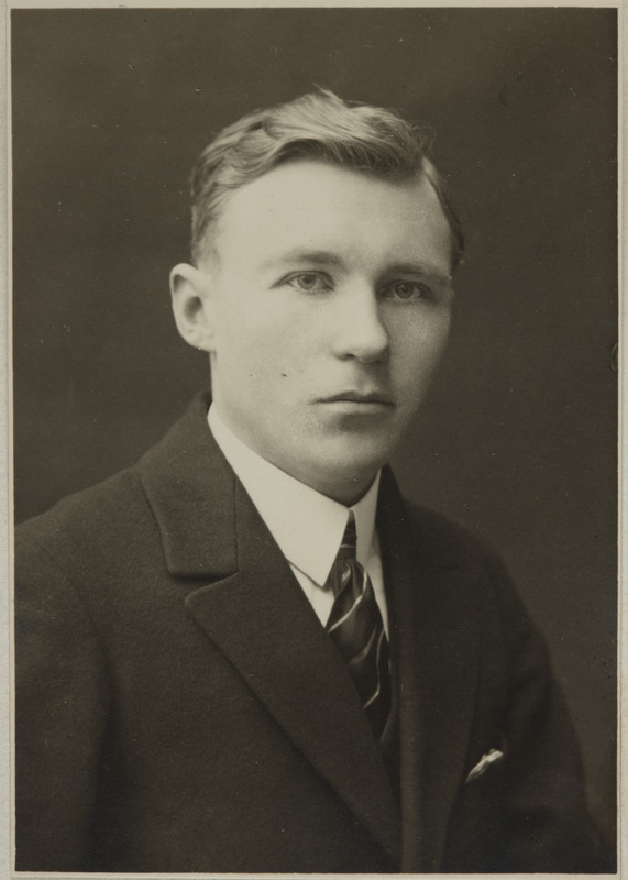 Eesti üliõpilaste seltsi "Veljesto" liige Arnold Soom, portreefoto