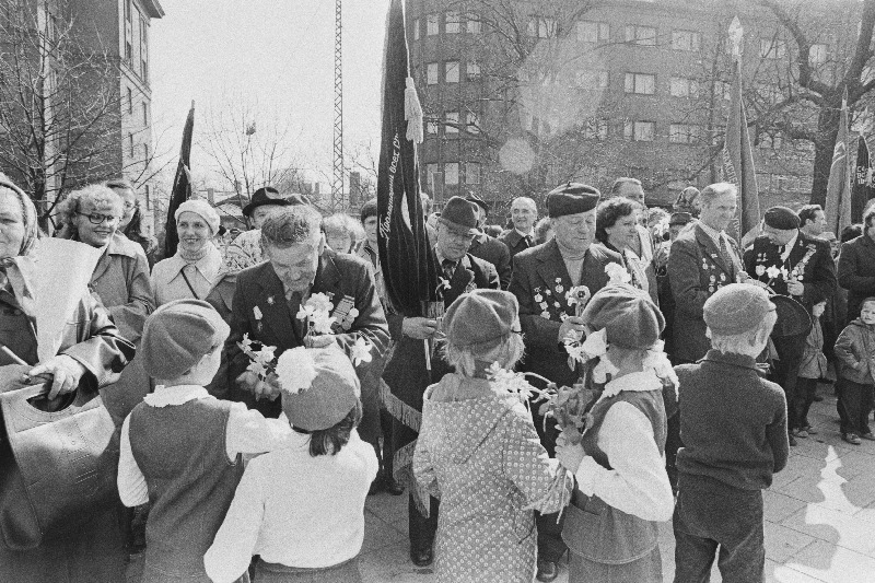 Võidupühale pühendatud miiting Tallinna Vabastajate monumendi juures.