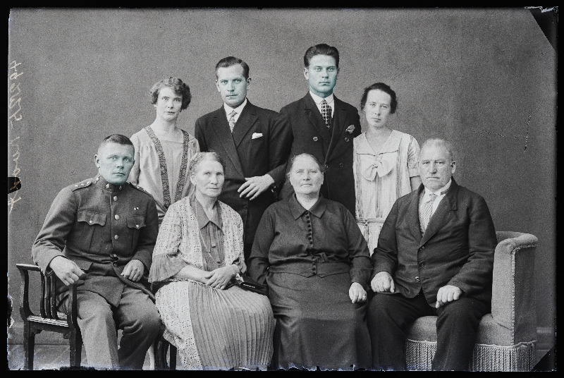 Grupp inimesi, (foto tellija Koort).