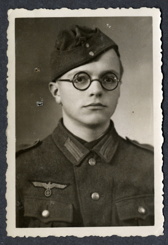 Saksa sõjaväemundris noormees