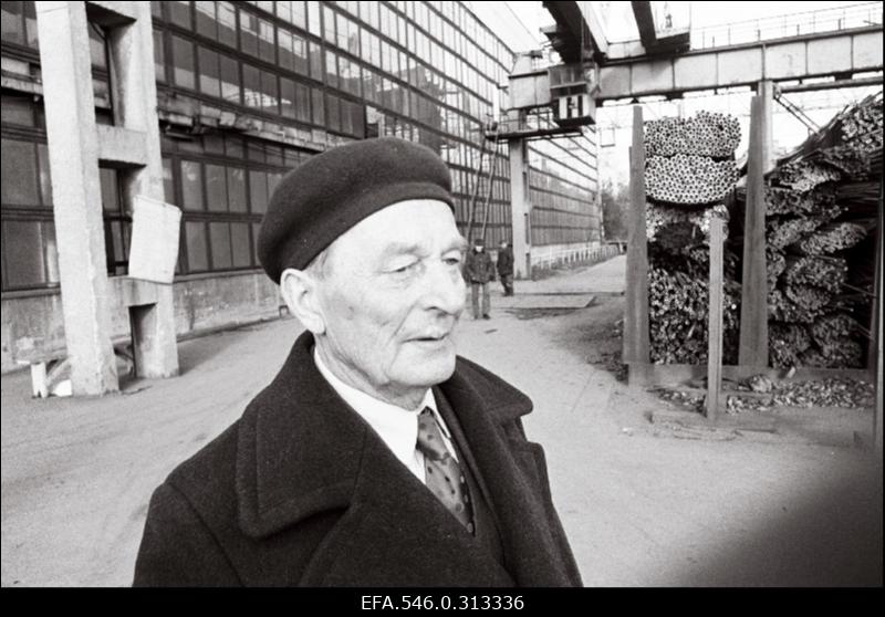 [Üks ajalehele "Rahva Hääl" pildistatud isikutest (Ilves, Liblik, Peek, Tiido, Piel, Rei, Piik, Plaan.kom., 42.KK, Heina jt).]