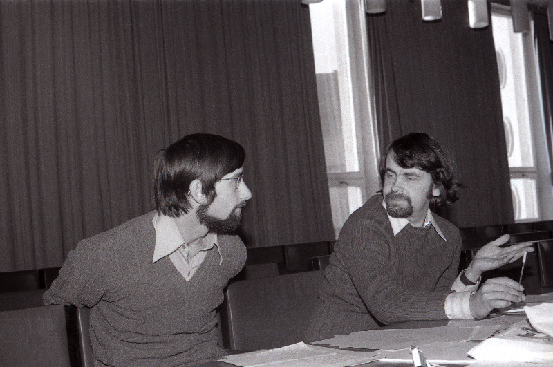 Kirjanikud Jaak Jõerüüt (vasakul) ja Mati Unt.