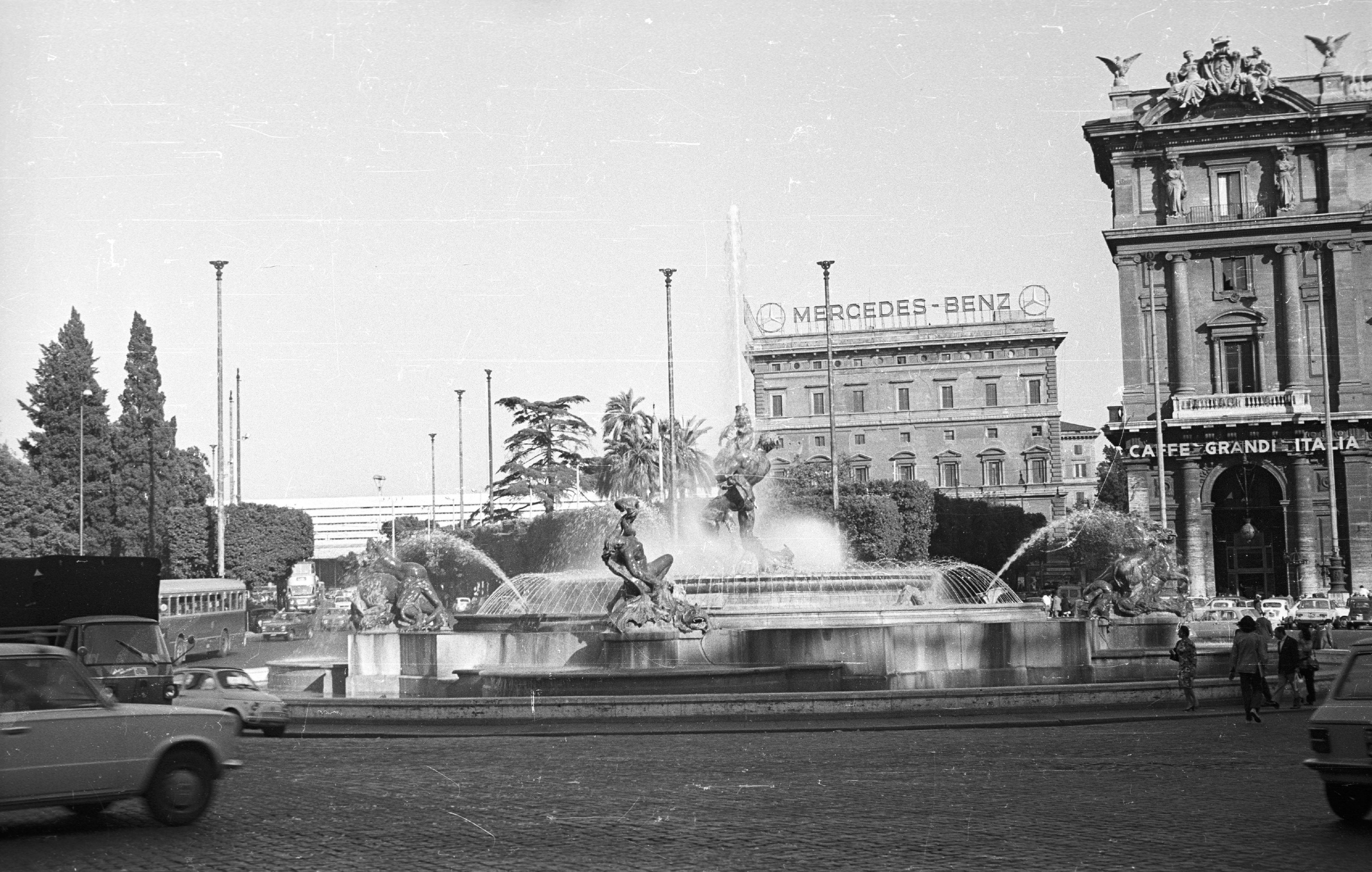 Piazza Esedra, Najádok kútja. Fortepan 30780 - lang