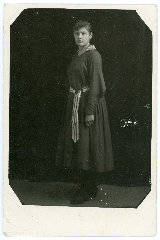 Selma Reinholm. Lenderi gümnaasiumi õpilane 1918.