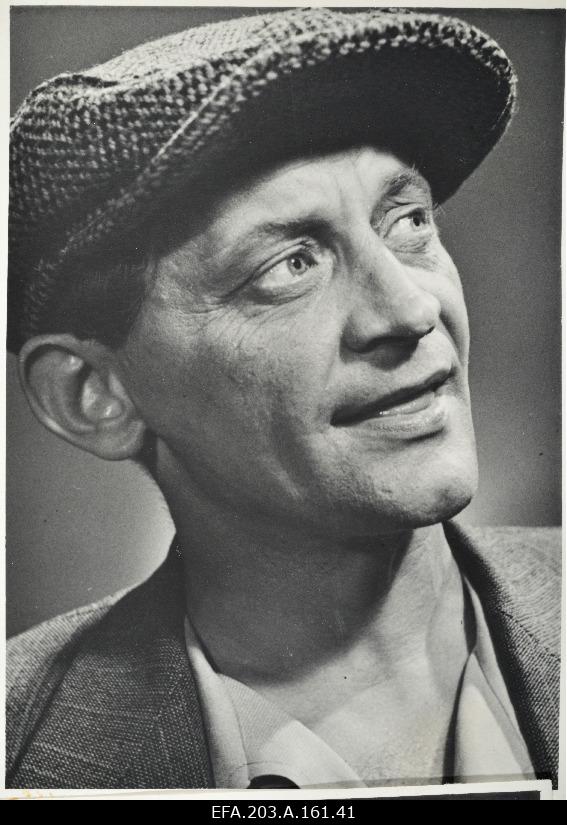 V. Kingissepa nim. Tallinna Riikliku Akadeemilise Draamateatri näitleja J. Järvet filmistuudio Tallinnfilm mängufilmi Laulusõber proovivõtetel.