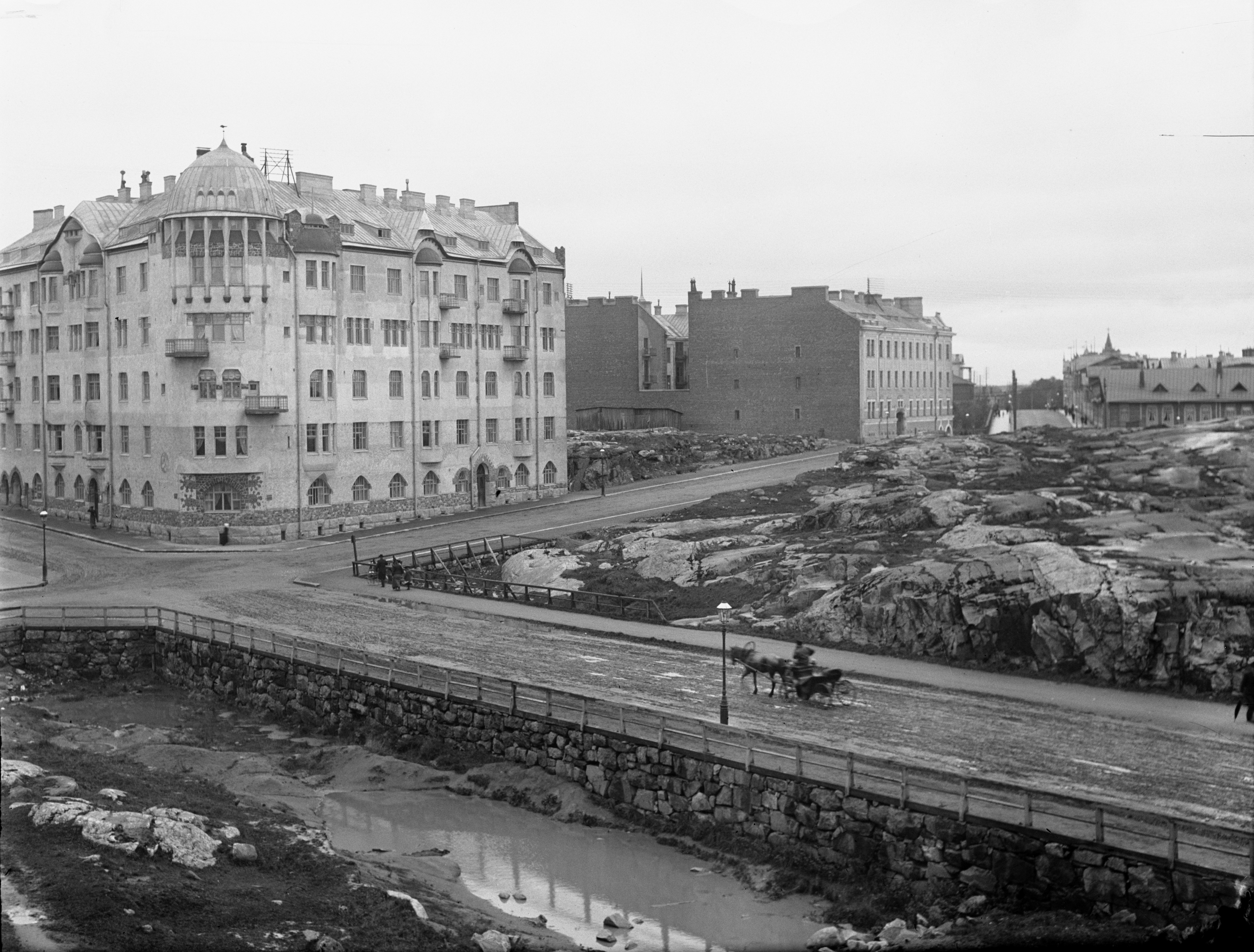 Tehtaankadun ja Kapteeninkadun risteys.