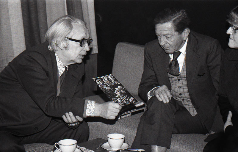Eesti NSV Kirjanike Liidu juhatuse esimees Paul Kuusberg kohtub USA kirjaniku John Cheeveriga.