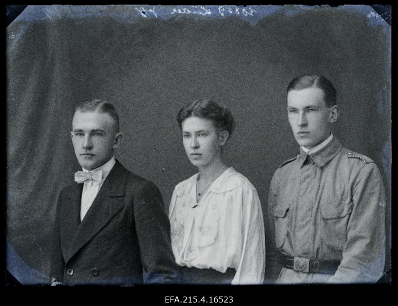 Grupp inimesi, (foto tellija Lüder).