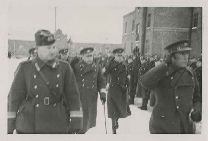 2. Üksiku Jalaväepataljoni aastapäeva tähistamine 20.11.1937, paraad Tartus Lembitu kasarmute väljakul