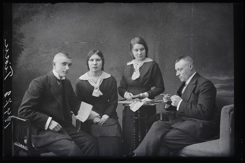 Grupp inimesi, (foto tellija Tiku).