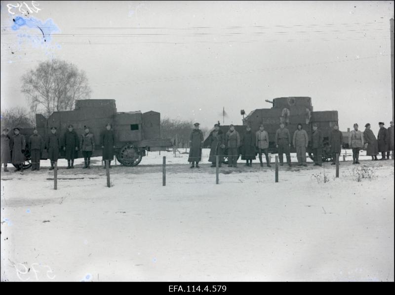 Soomusautode Kolonni soomusautod Vibunae (vasakul) ja Kalevipoeg.