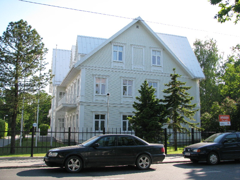 Rekonstrueeritud puithoone Villa Lehe Apartment Lehe tn 1, (endine Jacob Wellmi pansionaat, 1897, arhitekt Hugo von Volffeldt).