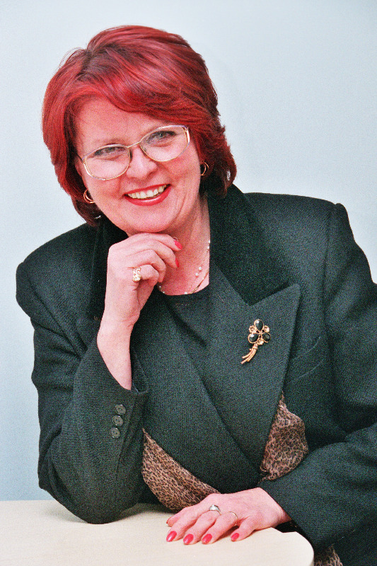 Oviir, Siiri - Riigikogu keskfraktsiooni liige.