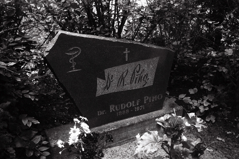 Meedik Rudolf Piho hauakivi Pindi kalmistul.