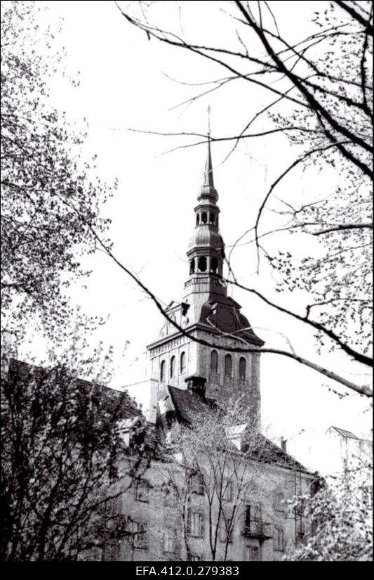 Katsetusi filmiga "Mikraat-300". Niguliste torn, Raekoja torn ja väljak.